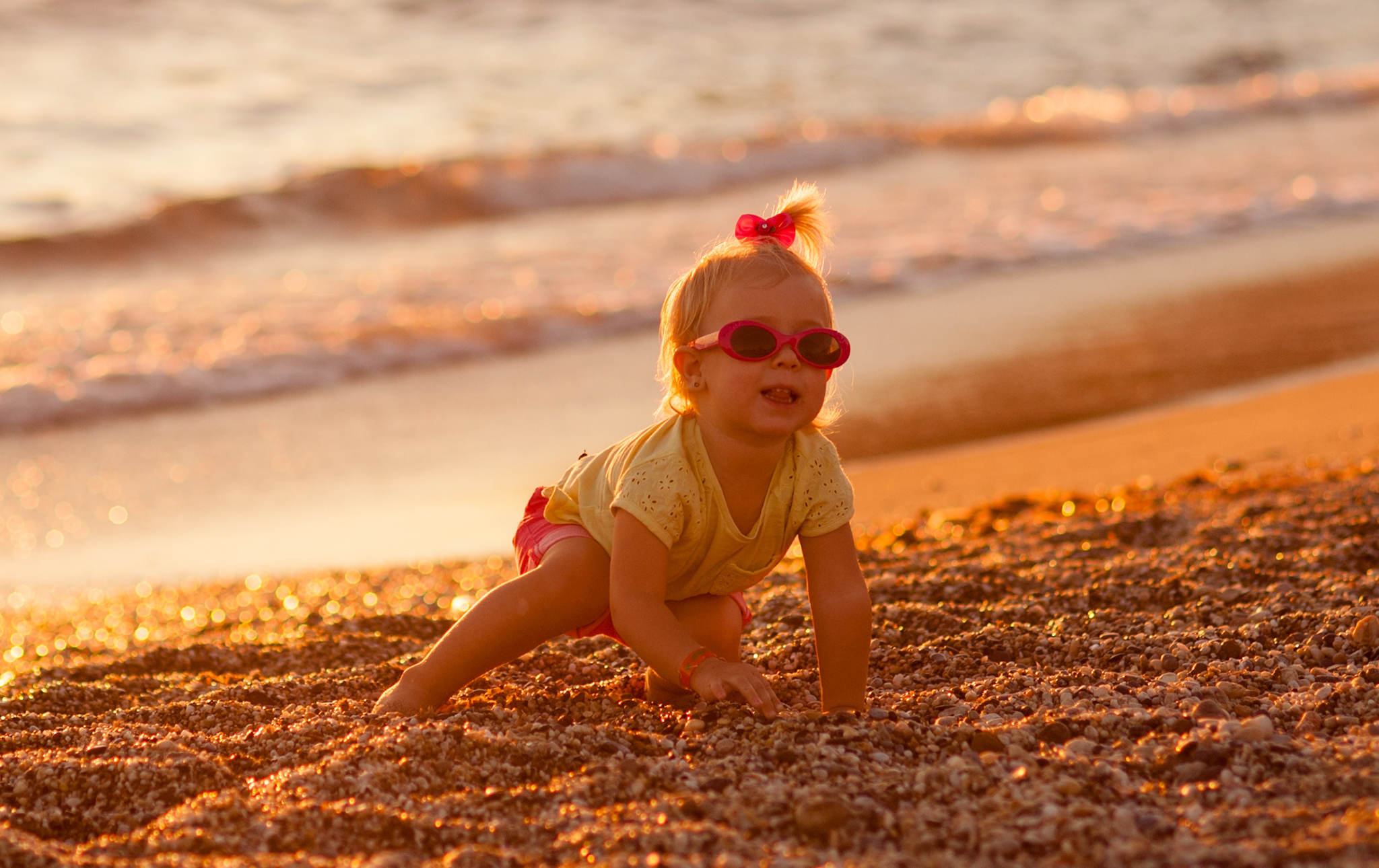 Bebê vacinado na praia contra o rotavírus